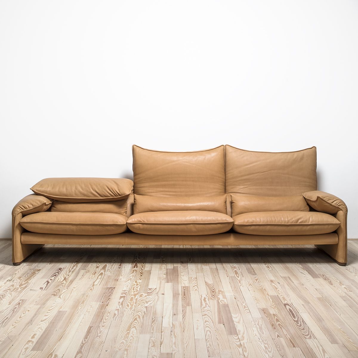 Sofá Maralunga Maxi diseñado por Vico Magistretti - Cassina Sofá Maralunga Maxi diseñado por Vico Magistretti - Cassina