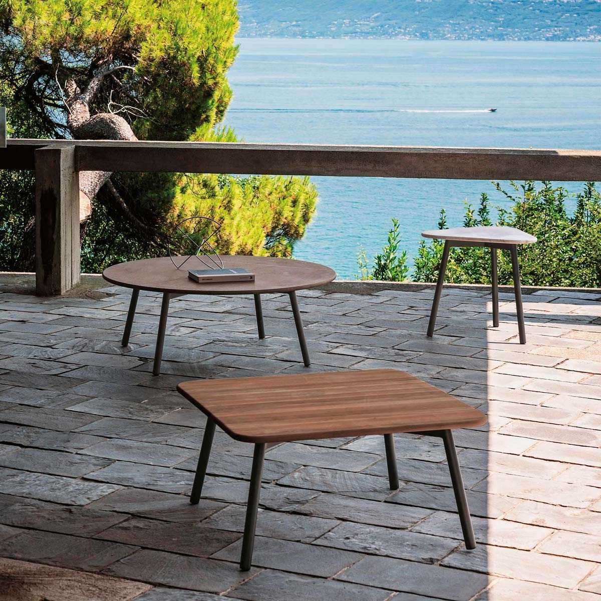 Mesa auxiliar Piper 010 piedra farsena - Roda Mesa auxiliar Piper 010 piedra farsena - Roda