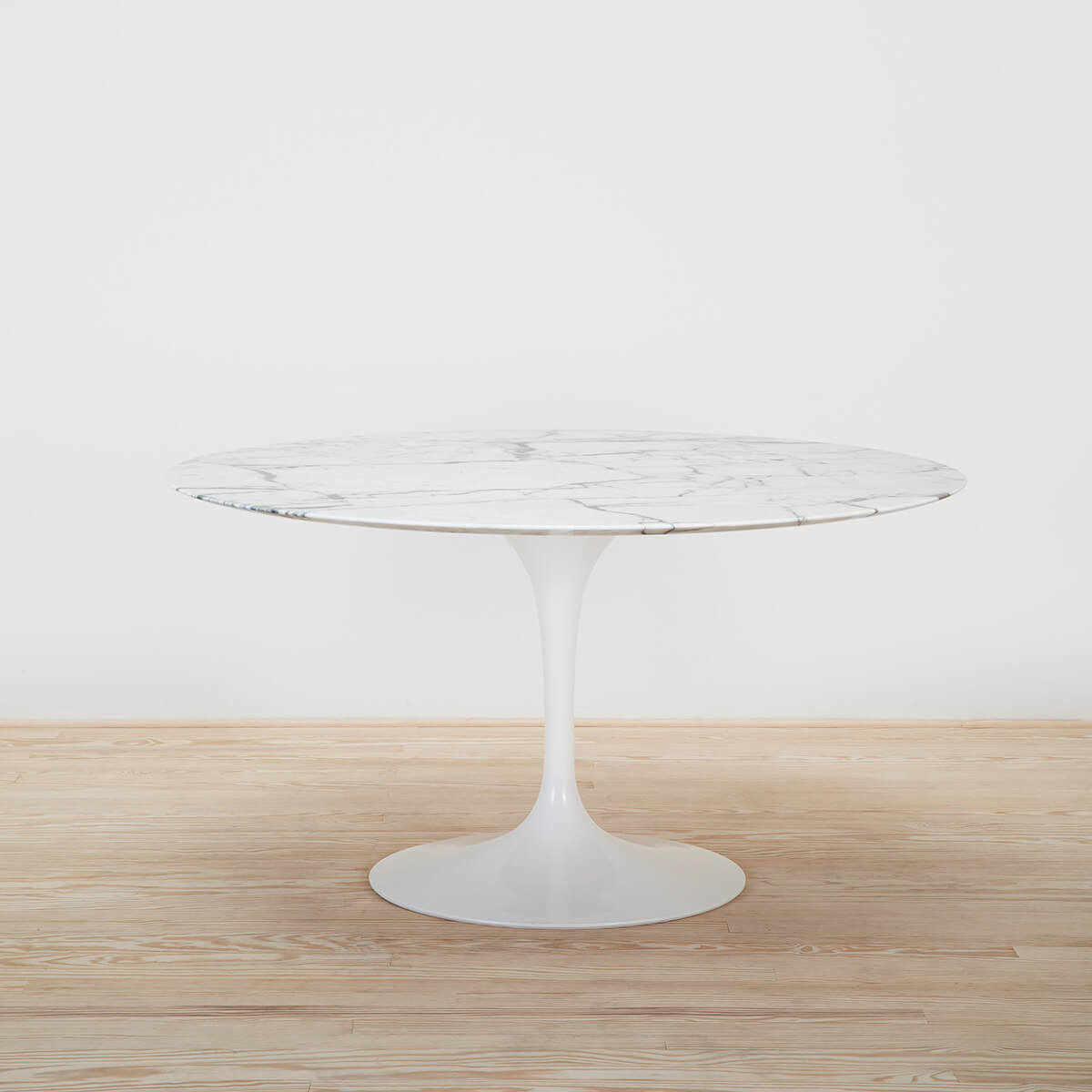 Mesa Tulip Saarinen Round 137 Arabescato - Knoll (copia)