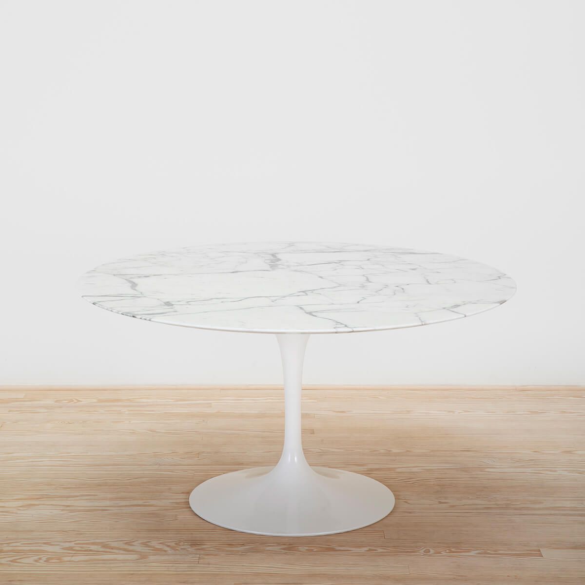 Mesa Tulip Saarinen Round 137 Arabescato – Knoll