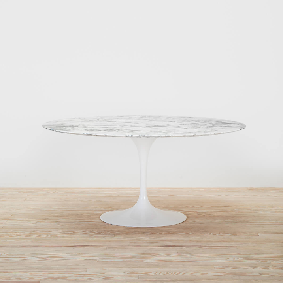 Mesa Tulip Saarinen Round 152 Arabescato - Knoll Mesa Tulip Saarinen Round 152 Arabescato - Knoll