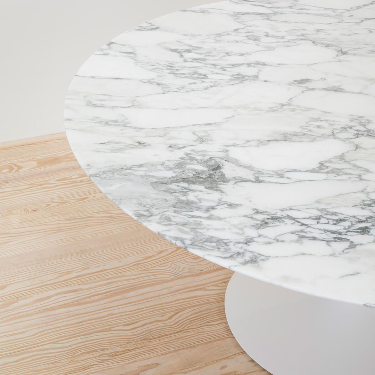 Mesa Tulip Saarinen Round 152 Arabescato - Knoll Mesa Tulip Saarinen Round 152 Arabescato - Knoll