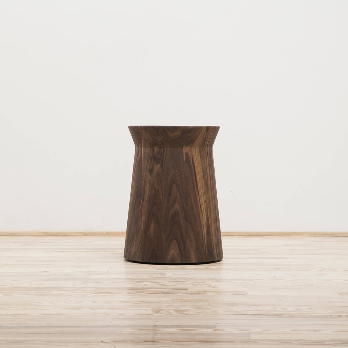 Mesita Dama Nogal Stock - Poliform