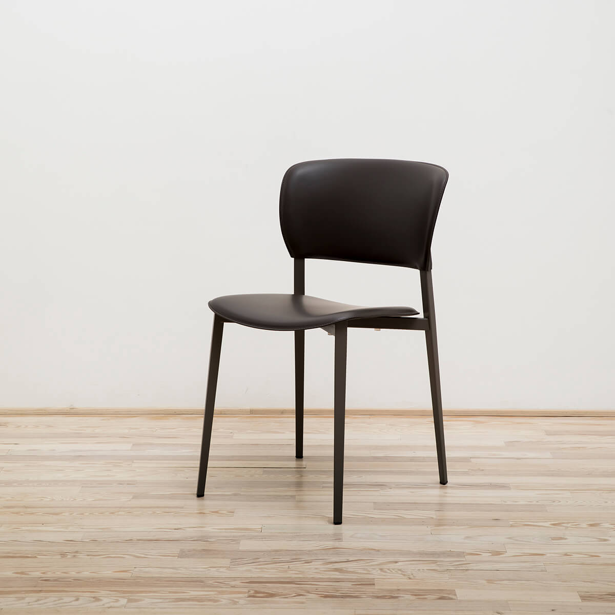 Silla Ply revestida Stock - Desalto