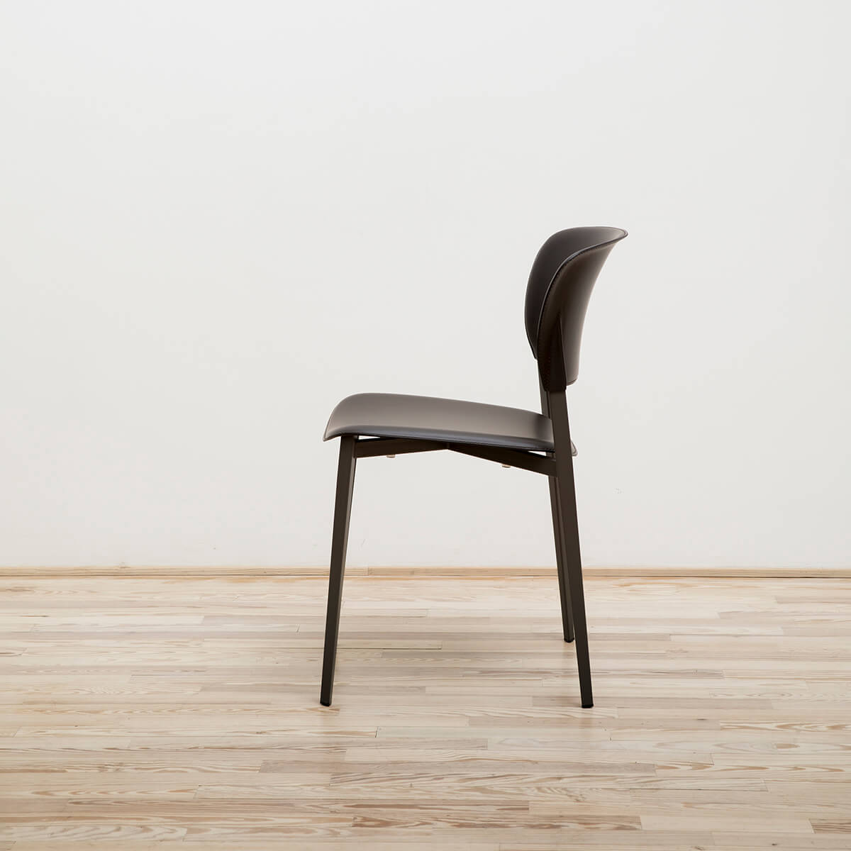 Silla Ply revestida stock - Desalto
