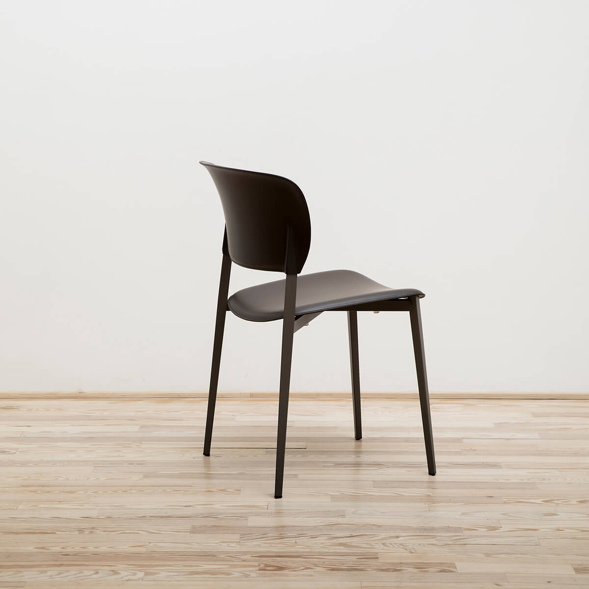 Silla Ply revestida stock - Desalto