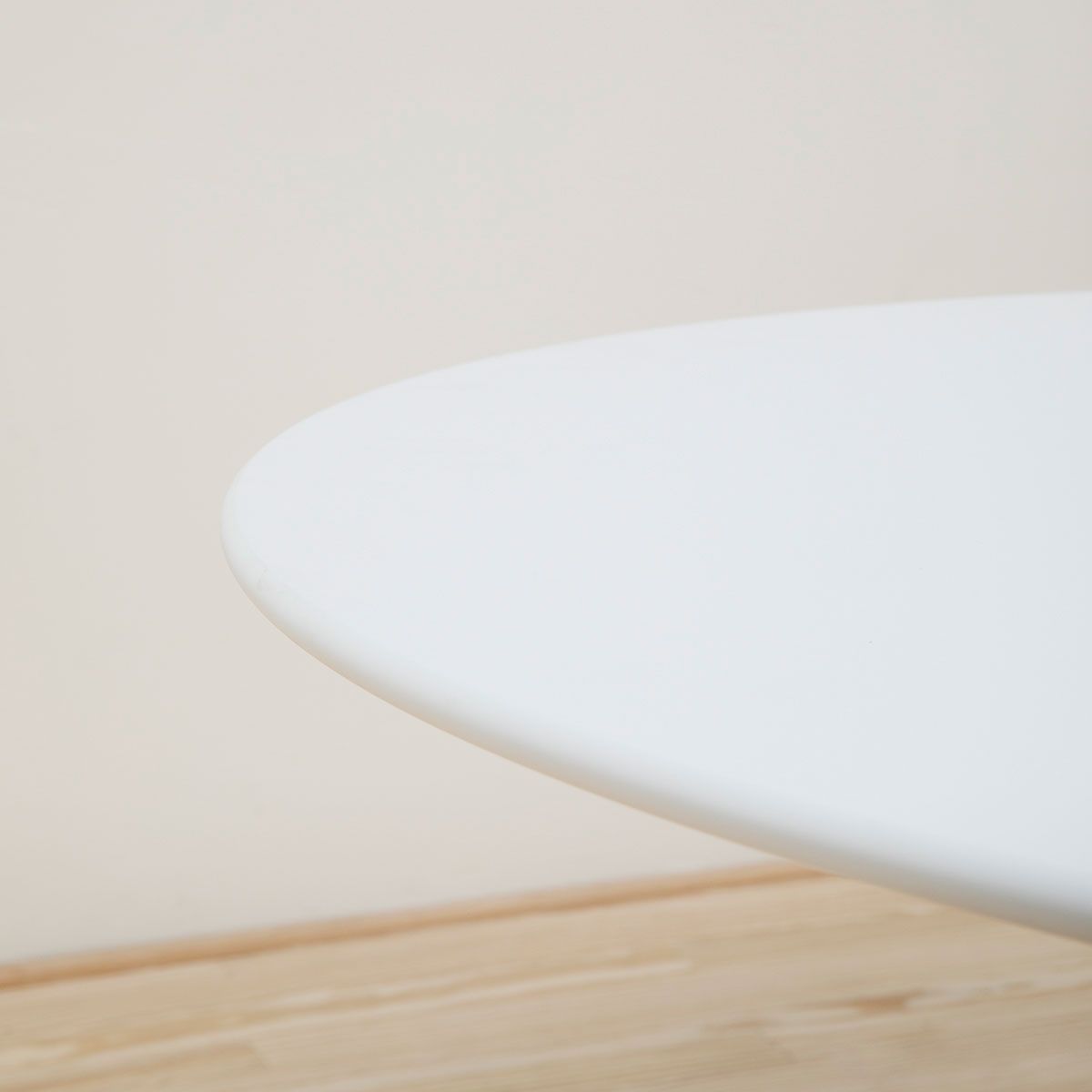 Mesa Tulip Saarinen Round 107 - Knoll