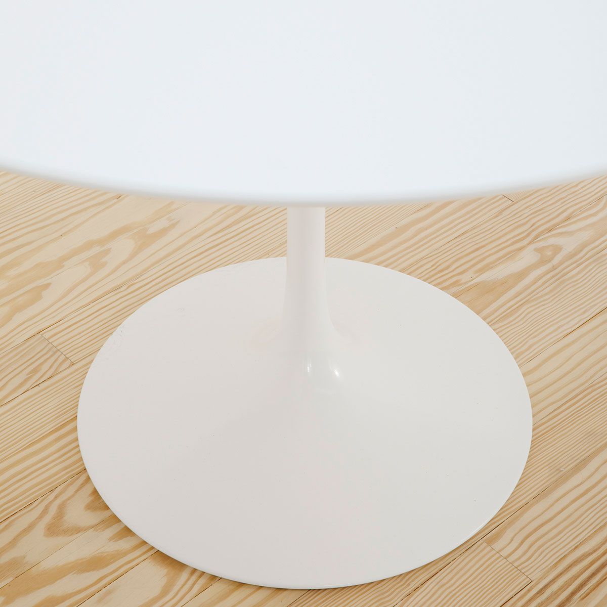 Mesa Tulip Saarinen Round 107 - Knoll