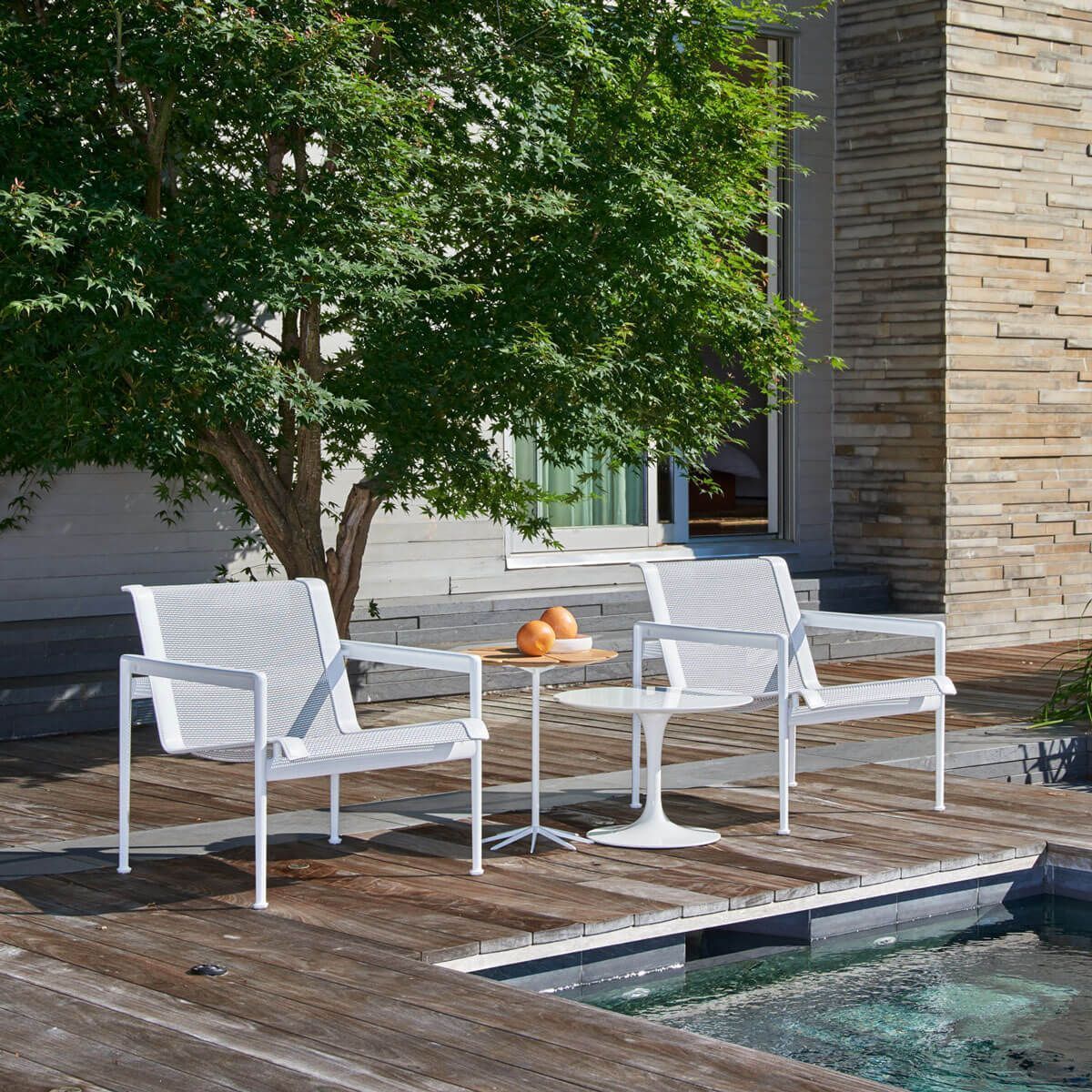 Mesa Auxiliar Tulip Saarinen Exterior 36 - Knoll