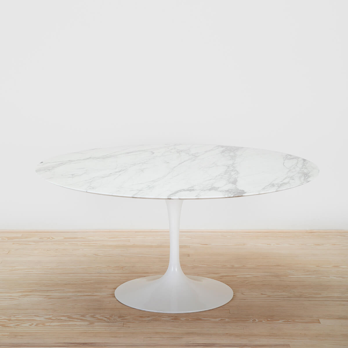 Mesa Tulip Saarinen Round 152 Calacatta - Knoll Mesa Tulip Saarinen Round 152 Calacatta - Knoll