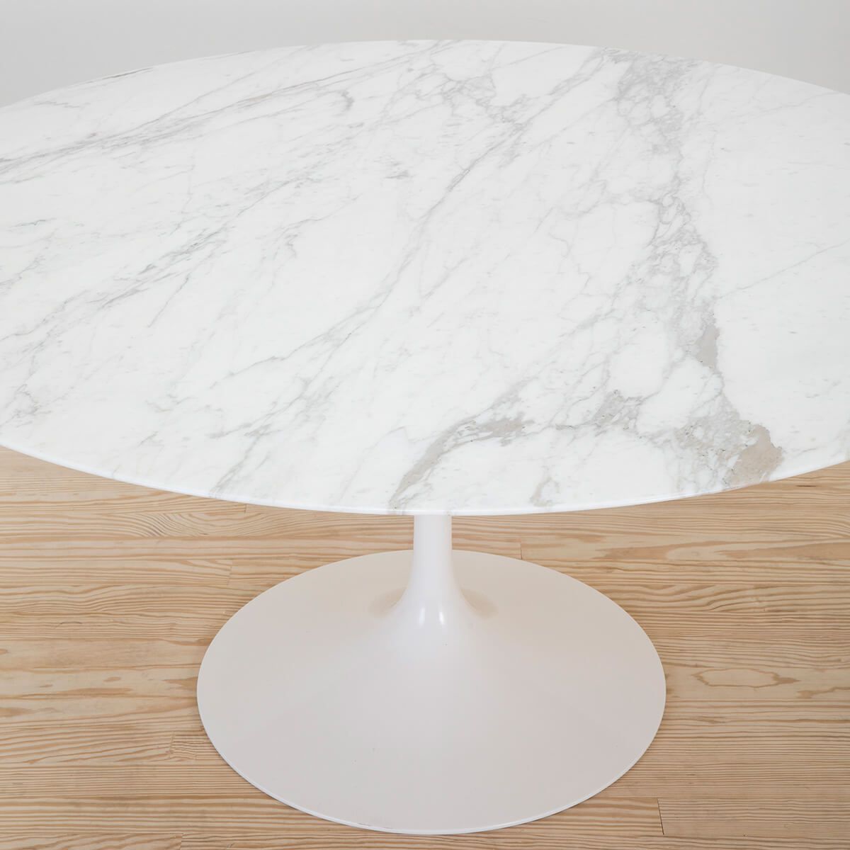 Mesa Tulip Saarinen Round 152 Calacatta - Knoll Mesa Tulip Saarinen Round 152 Calacatta - Knoll