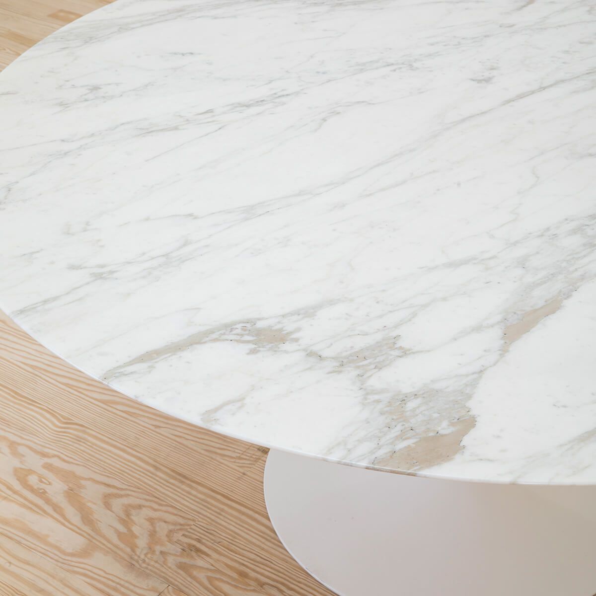 Mesa Tulip Saarinen Round 152 Calacatta - Knoll Mesa Tulip Saarinen Round 152 Calacatta - Knoll
