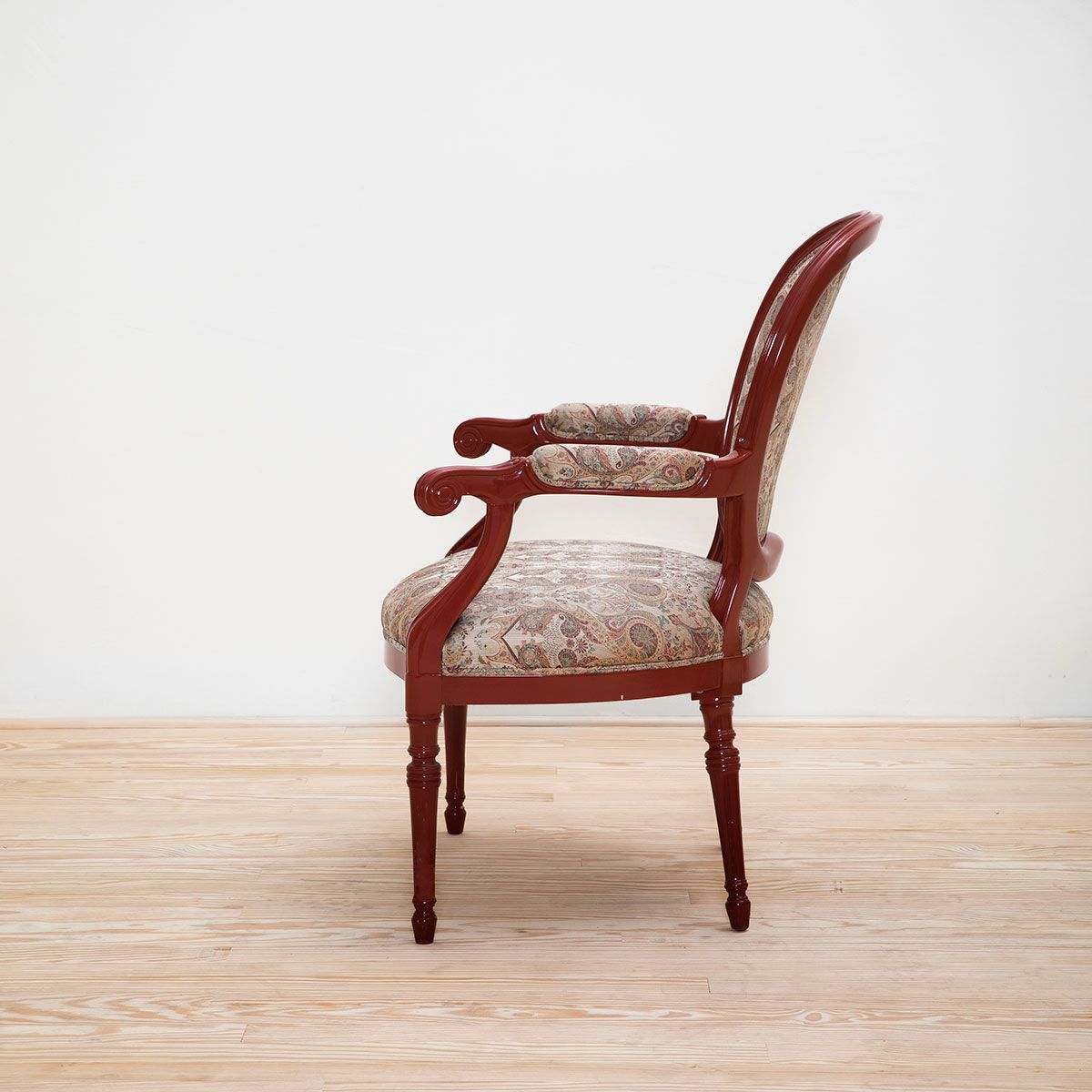 Sillón Luis XVI Lacado rojo
