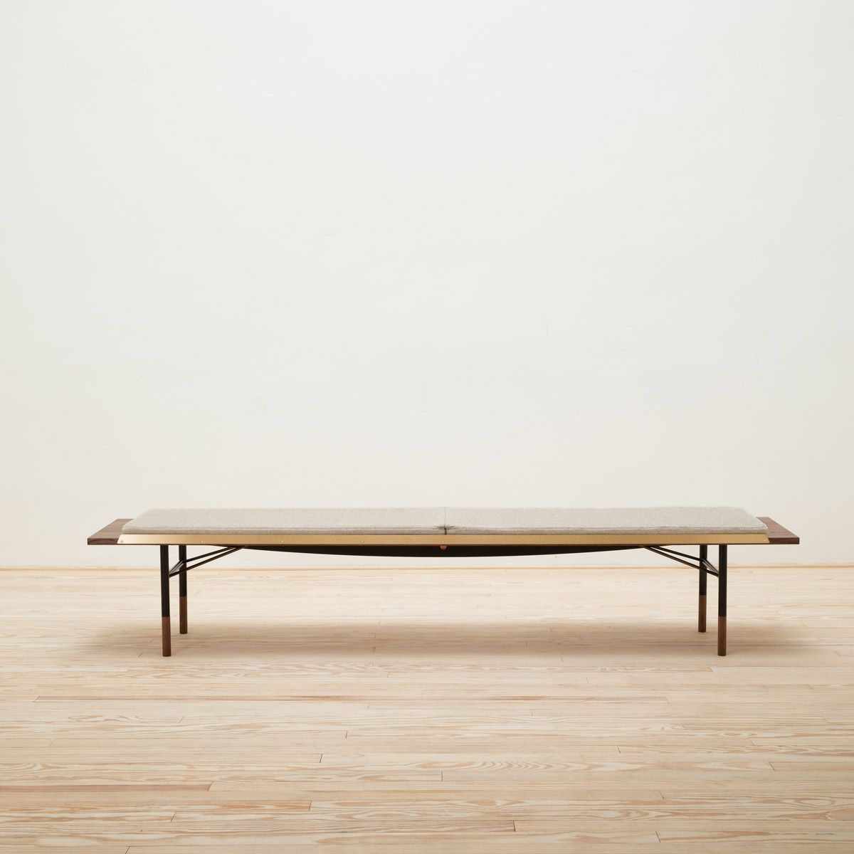 Banco Bench Brass 225 - OneCollection (copia)