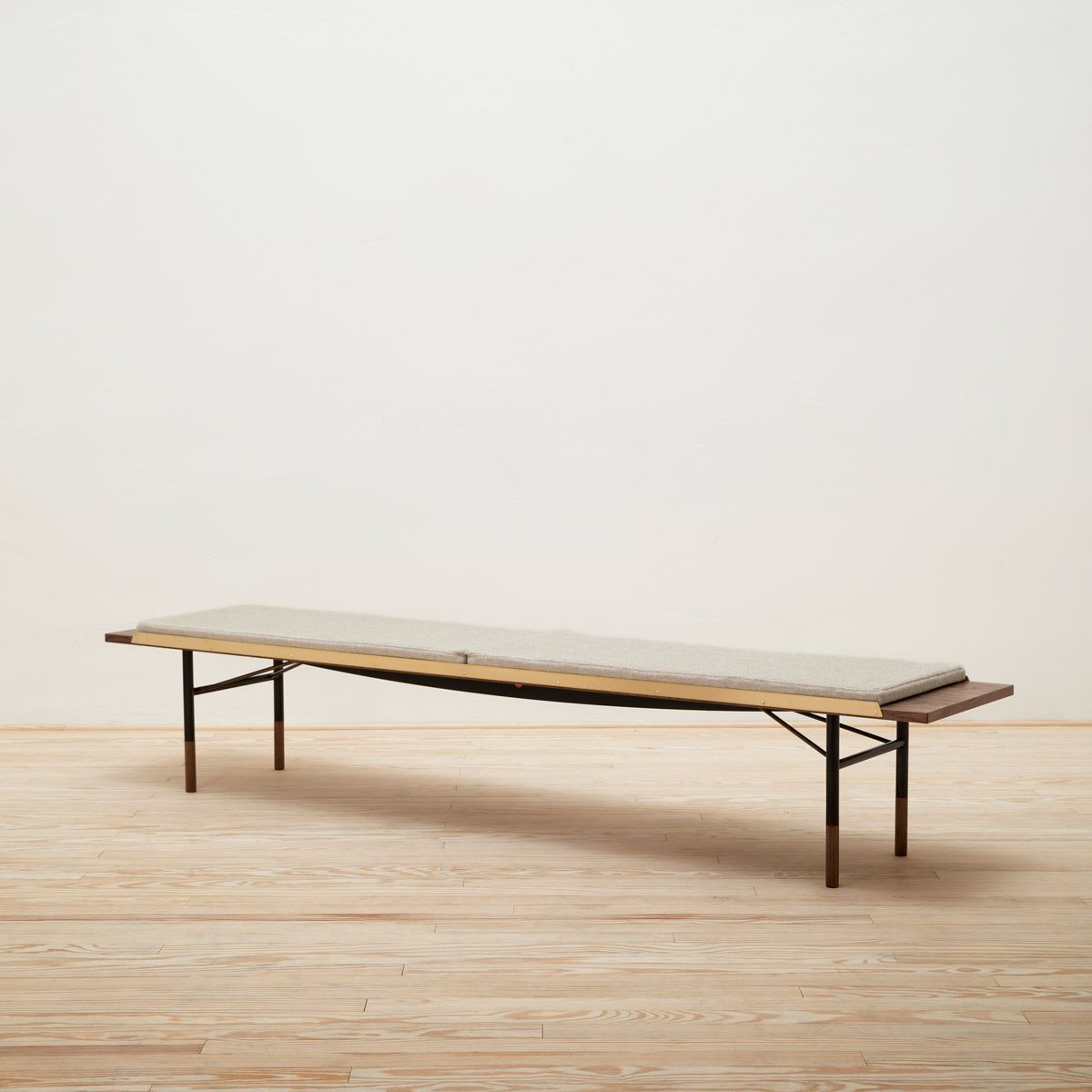 Banco Bench Brass 225 - House of Finn Juhl