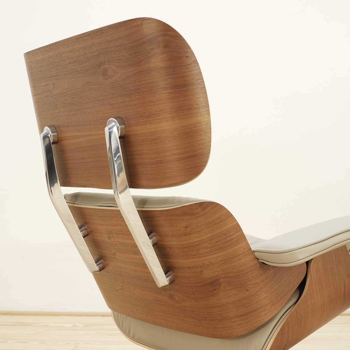 Eames Lounge Chair & Ottoman Nogal/Arena - Vitra Eames Lounge Chair & Ottoman Nogal/Arena - Vitra