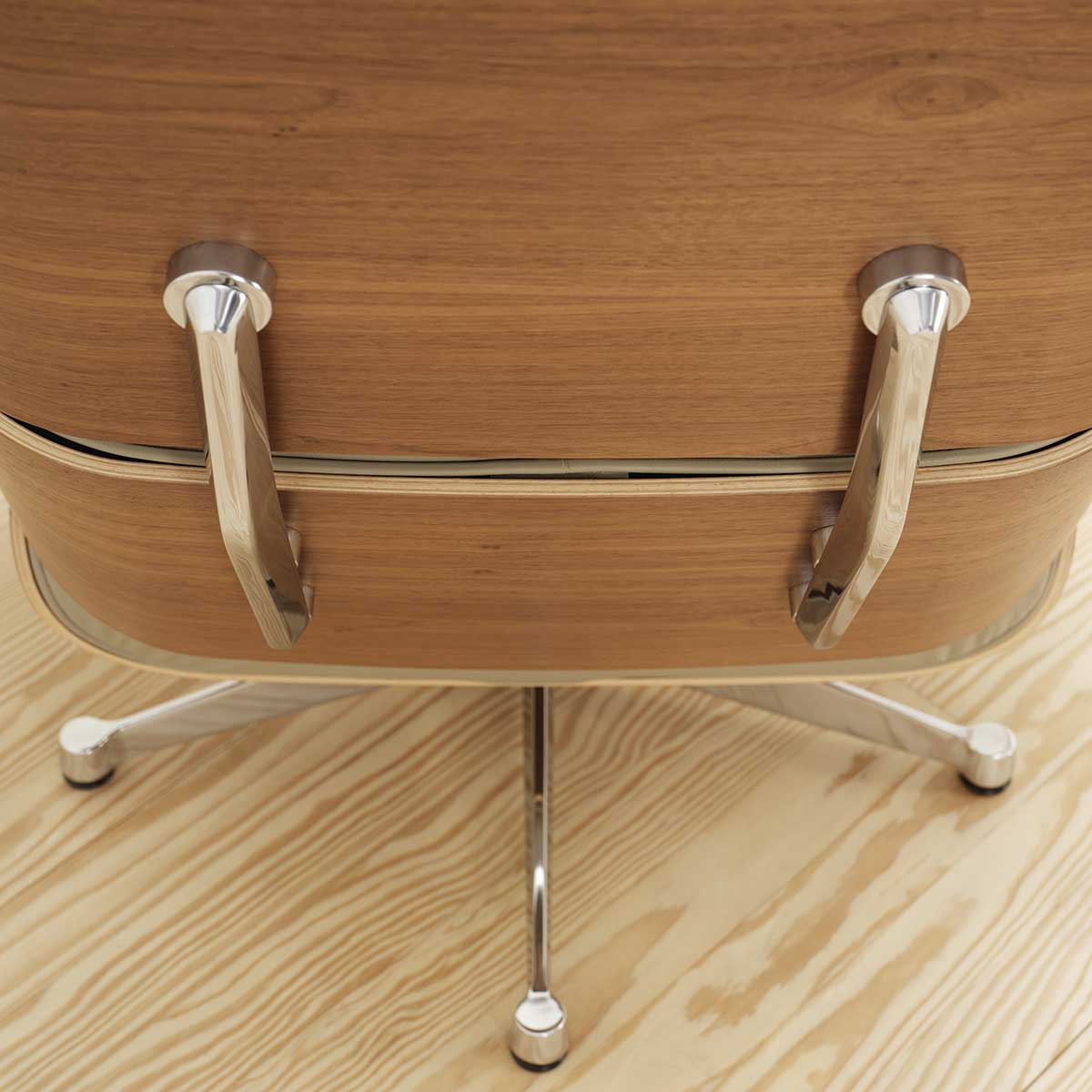 Eames Lounge Chair & Ottoman Nogal/Arena - Vitra Eames Lounge Chair & Ottoman Nogal/Arena - Vitra