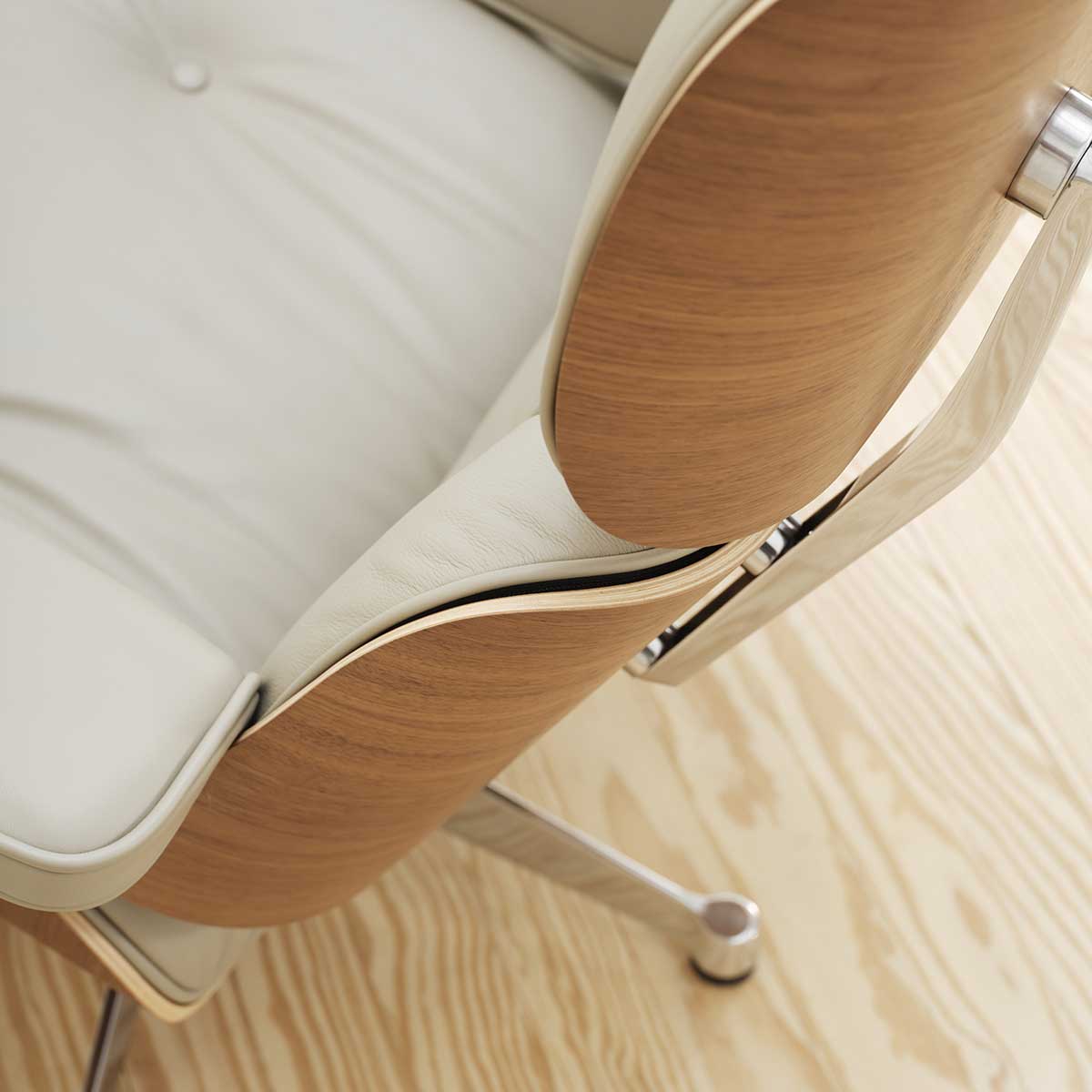 Eames Lounge Chair & Ottoman Nogal/Arena - Vitra Eames Lounge Chair & Ottoman Nogal/Arena - Vitra