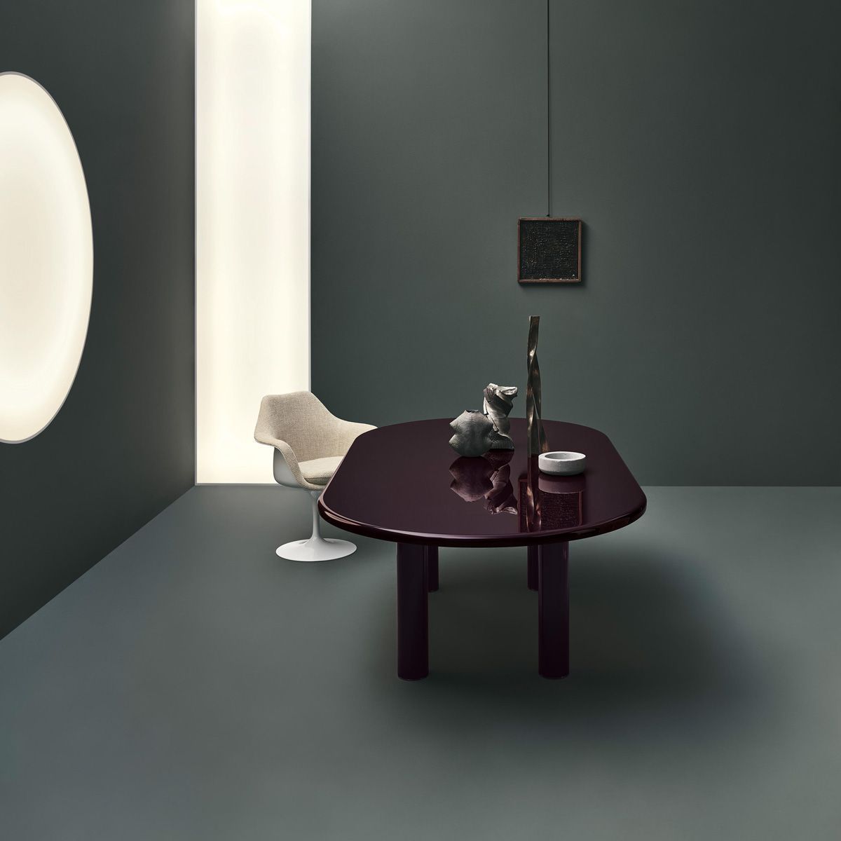 Mesa Smalto oval Dark Aubergine - Knoll Mesa Smalto oval Dark Aubergine - Knoll