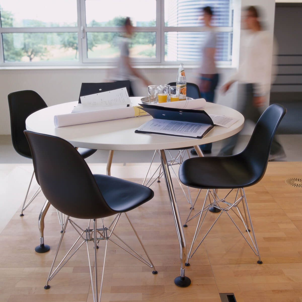 Silla Eames Plastic Side Chair DSR Negro oscuro - Vitra
