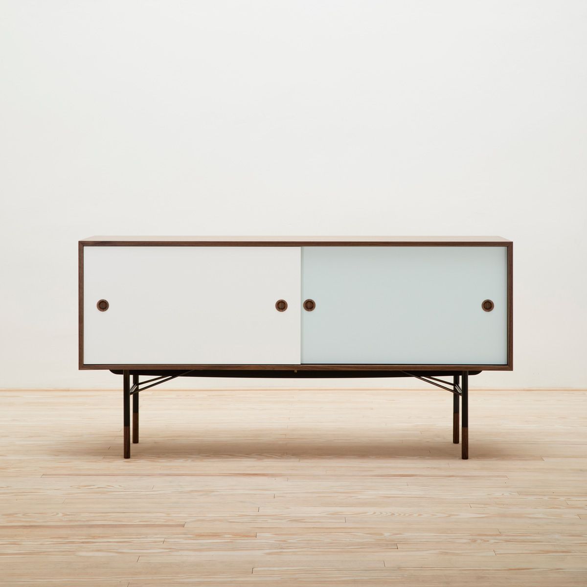 Aparador Sideboar azul nogal - House of Finn Juhl