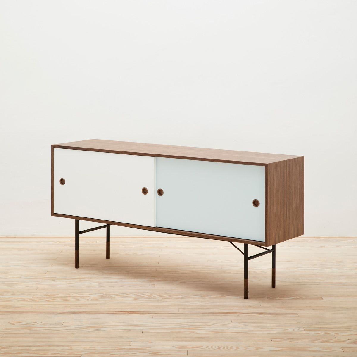 Aparador Sideboar azul nogal - House of Finn Juhl
