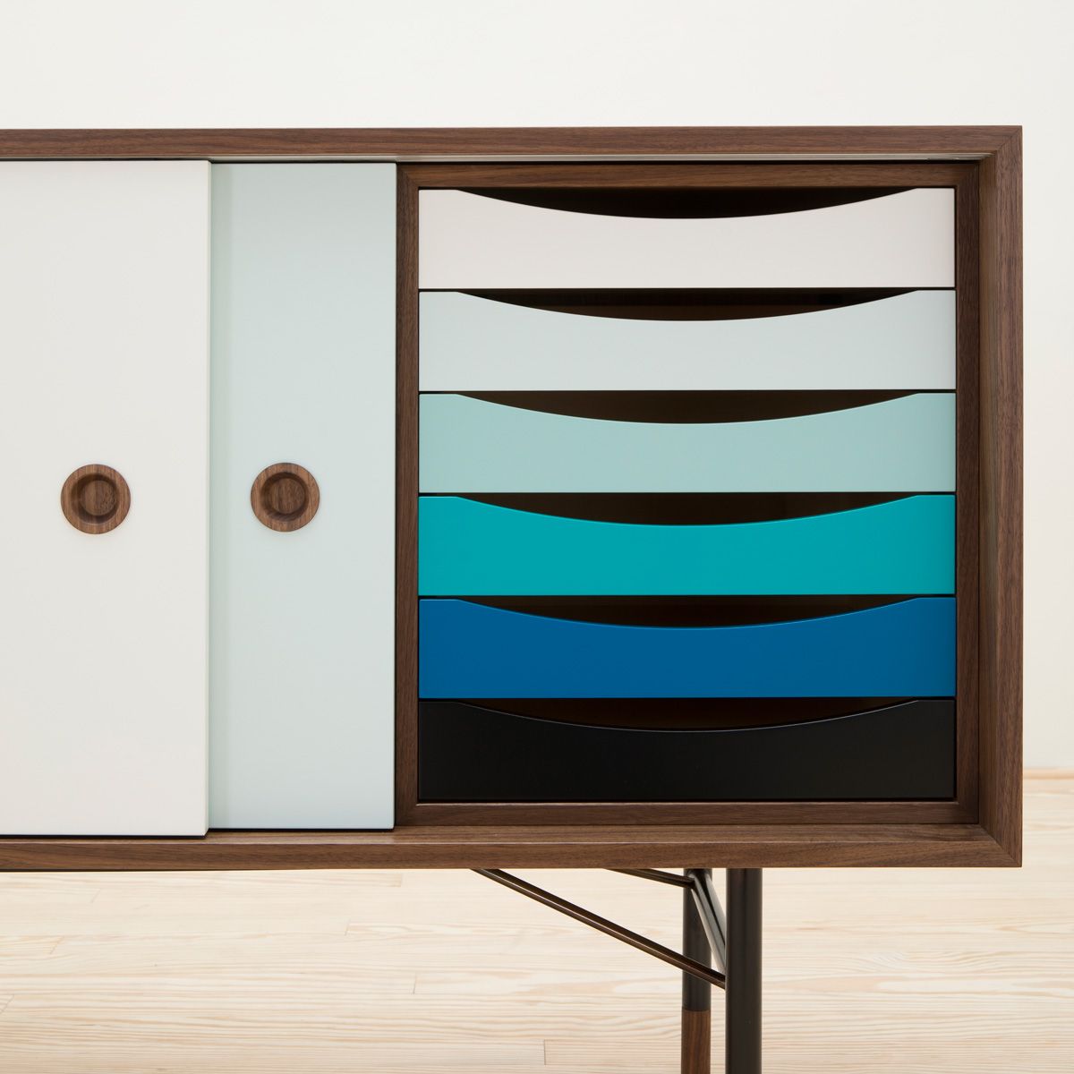 Aparador Sideboar azul nogal - House of Finn Juhl
