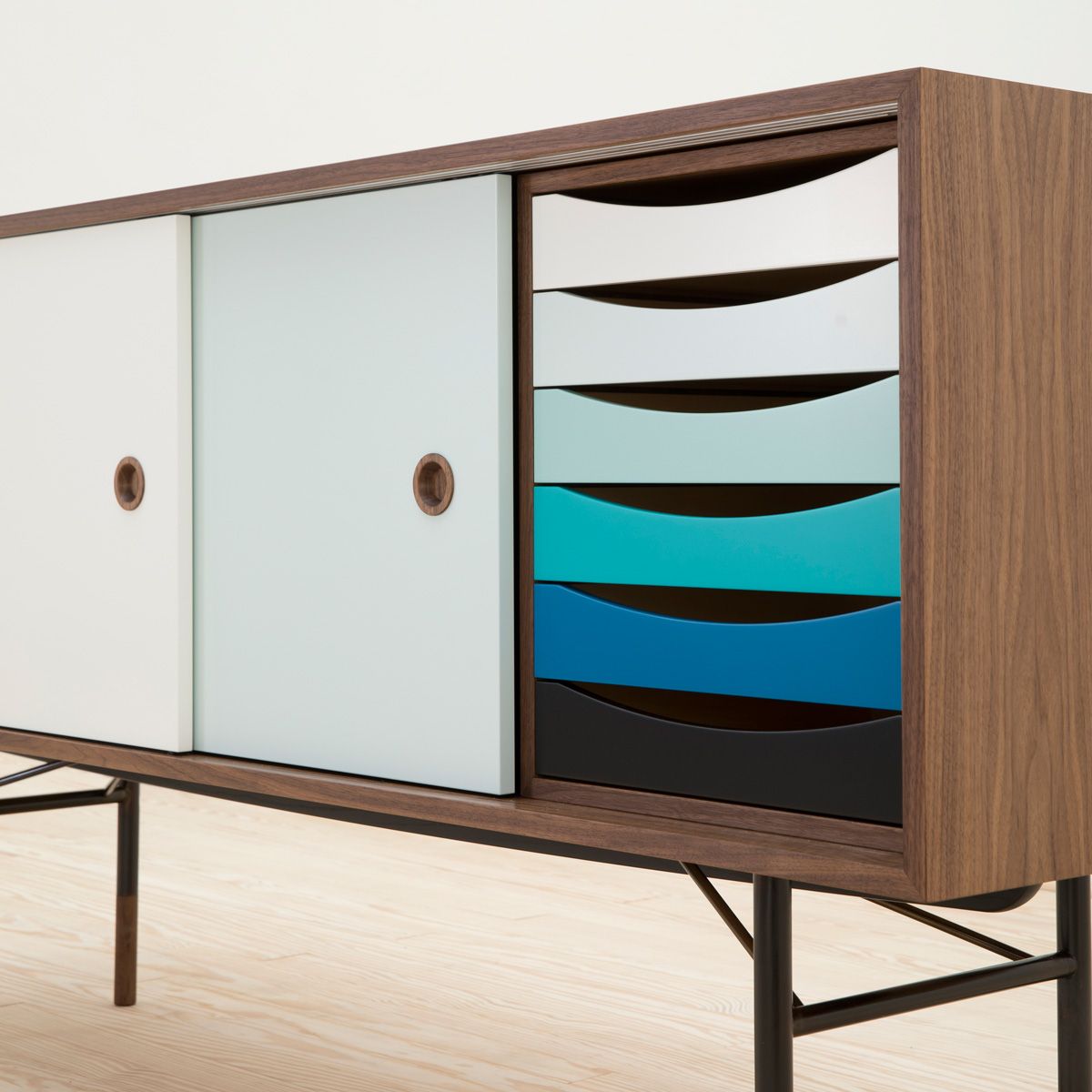 Aparador Sideboar azul nogal - House of Finn Juhl