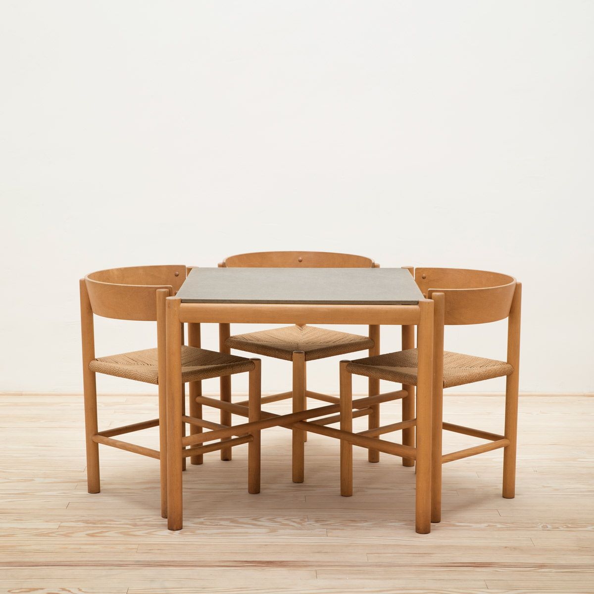 Mesa y 4 sillas Mogens Lassen (copia)