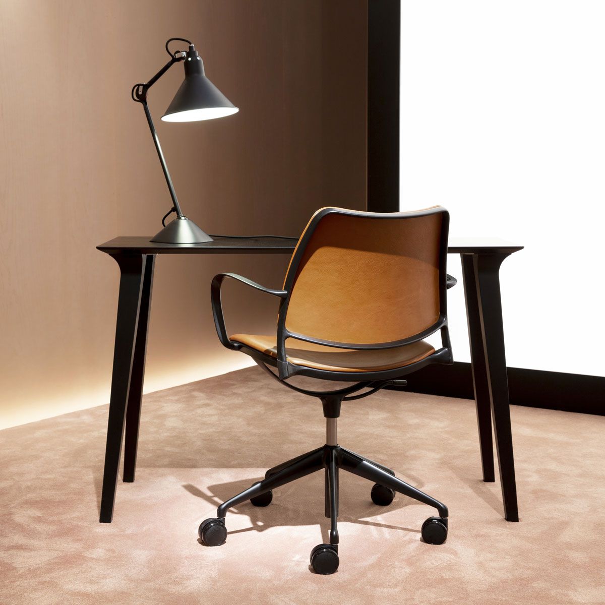 Sillón Gas con ruedas - Stua Sillón Gas con ruedas - Stua
