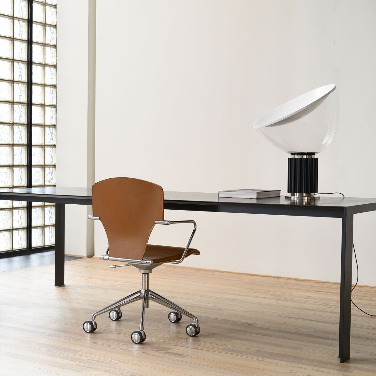 Silla Egoa con ruedas - Stua Silla Egoa con ruedas - Stua