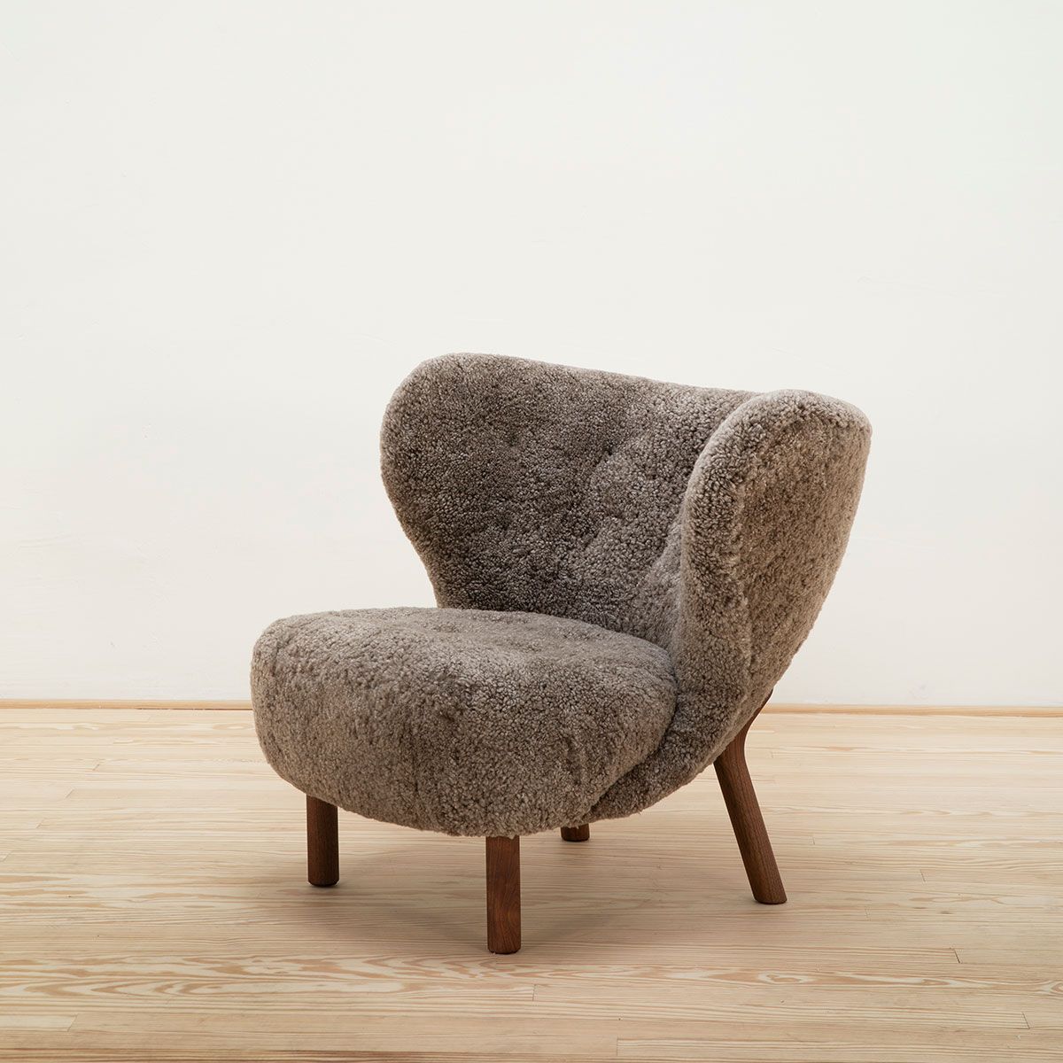 Butaca Little Petra Sheepskin Nogal - &Tradition