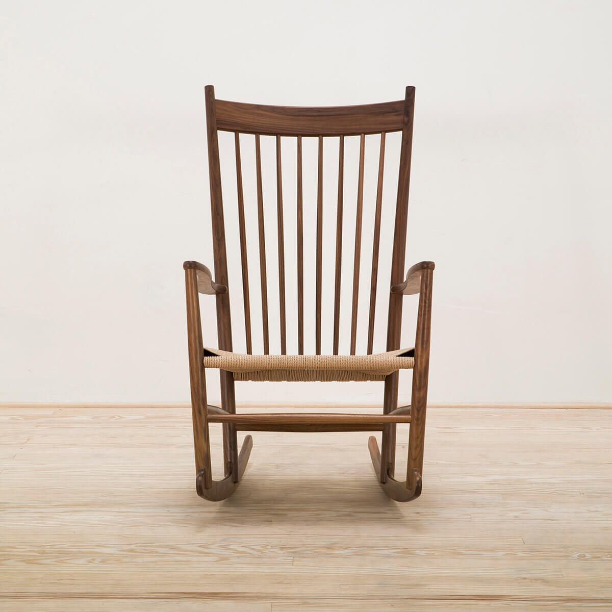 Mecedora J16 Rocking Chair Nogal - Fredericia