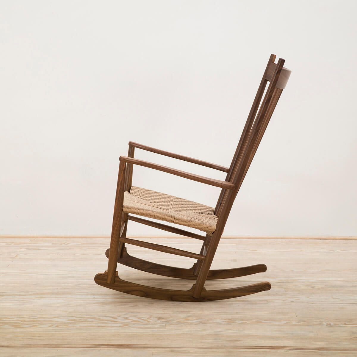 Mecedora J16 Rocking Chair Nogal - Fredericia