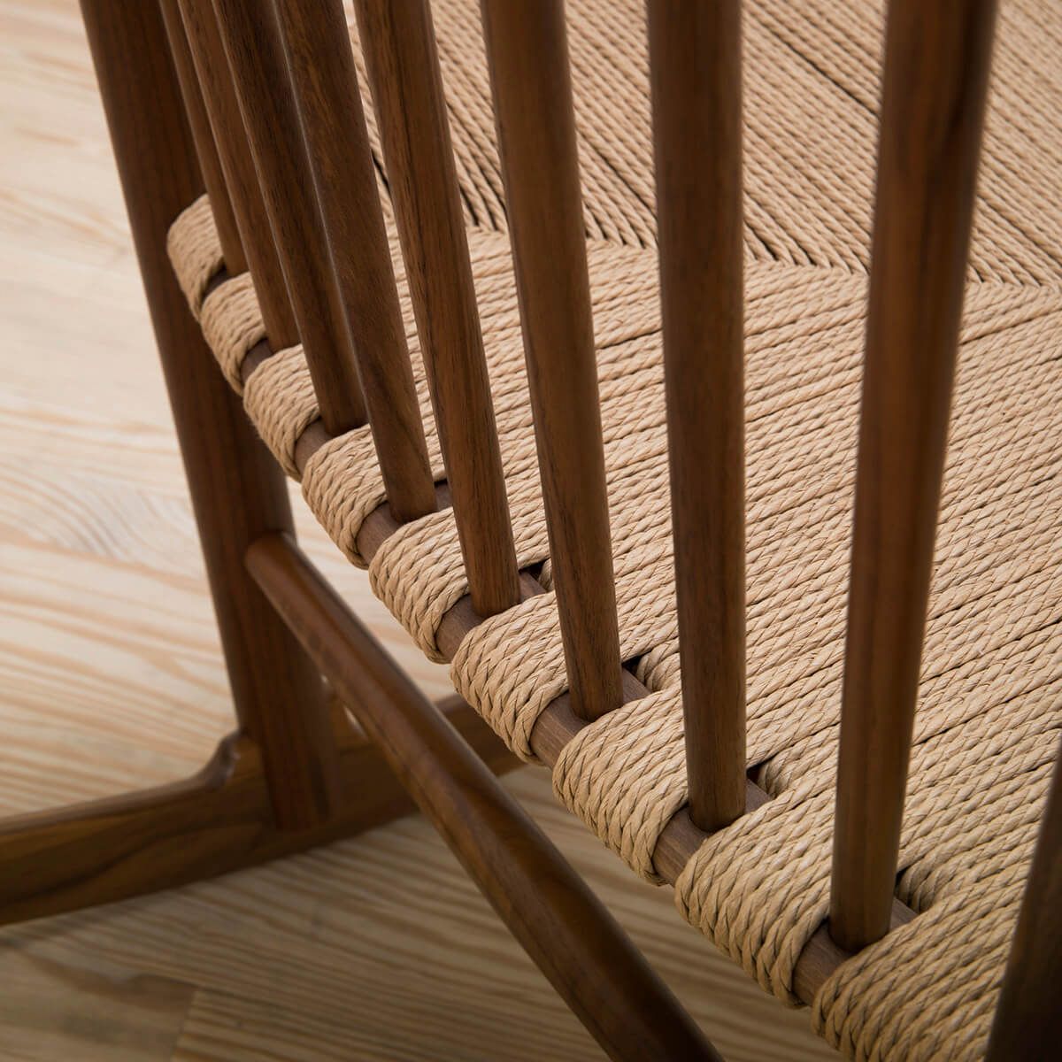 Mecedora J16 Rocking Chair Nogal - Fredericia