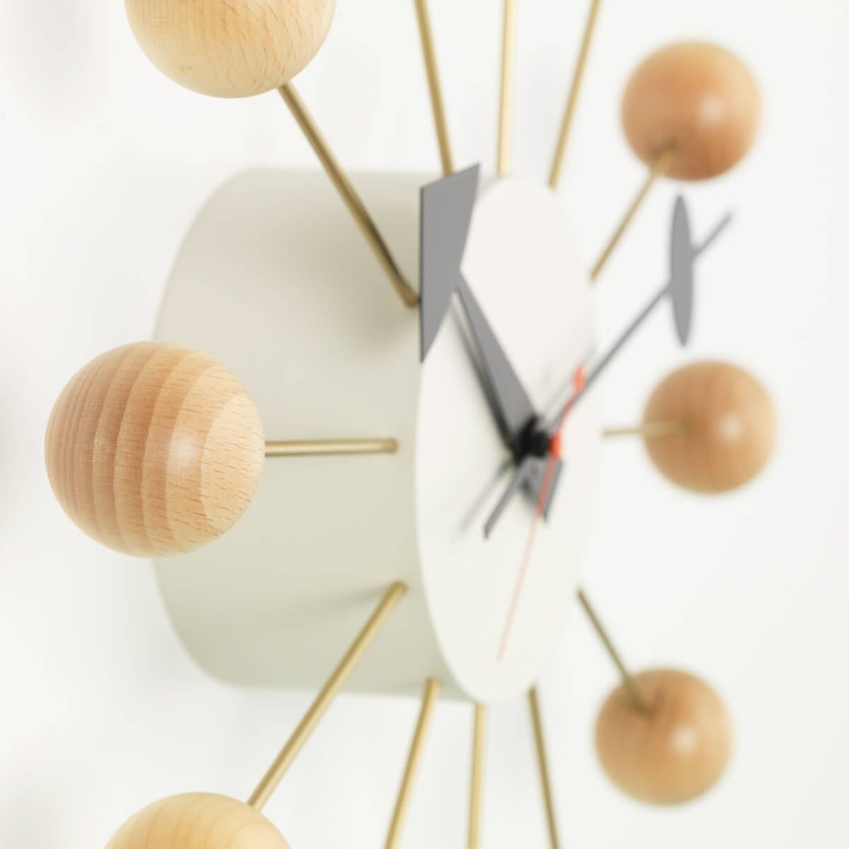 Reloj Ball Clock Haya - Vitra Reloj Ball Clock Haya - Vitra