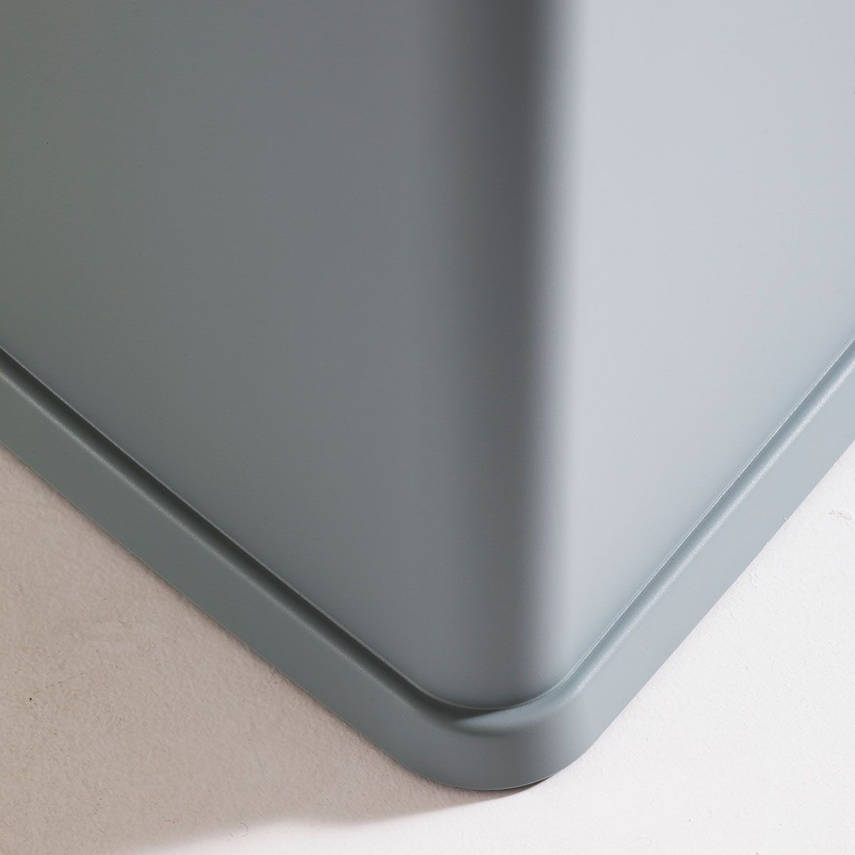 Taburete Stool-Tool Gris – Vitra