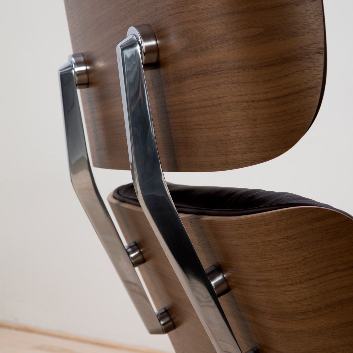 Lounge Chair & Ottoman Nogal/Ciruela - Vitra Lounge Chair & Ottoman Nogal/Ciruela - Vitra