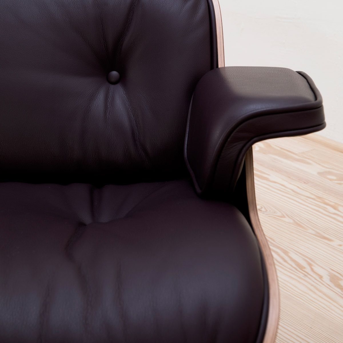 Lounge Chair & Ottoman Nogal/Ciruela - Vitra Lounge Chair & Ottoman Nogal/Ciruela - Vitra