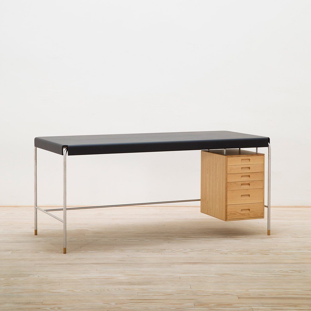 Escritorio AJ52 Society Table Negro - Carl Hansen