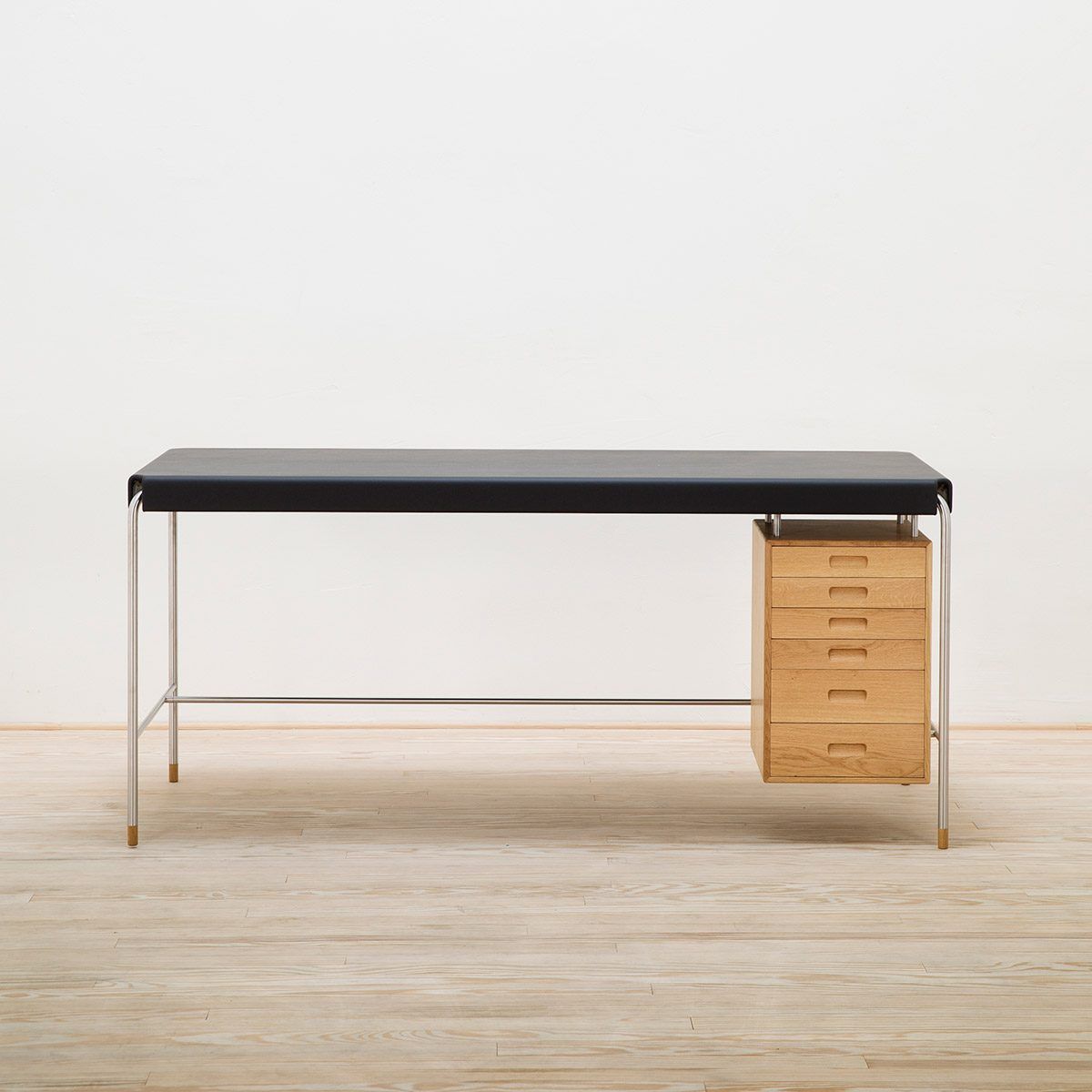 Escritorio AJ52 Society Table Negro - Carl Hansen