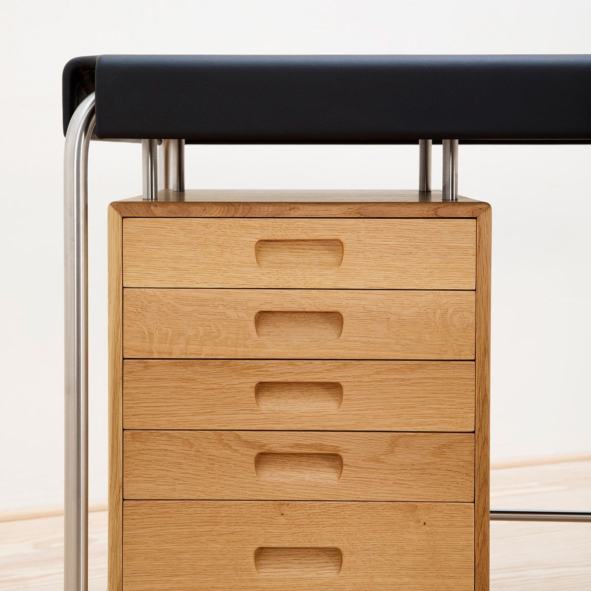 Escritorio AJ52 Society Table Negro - Carl Hansen