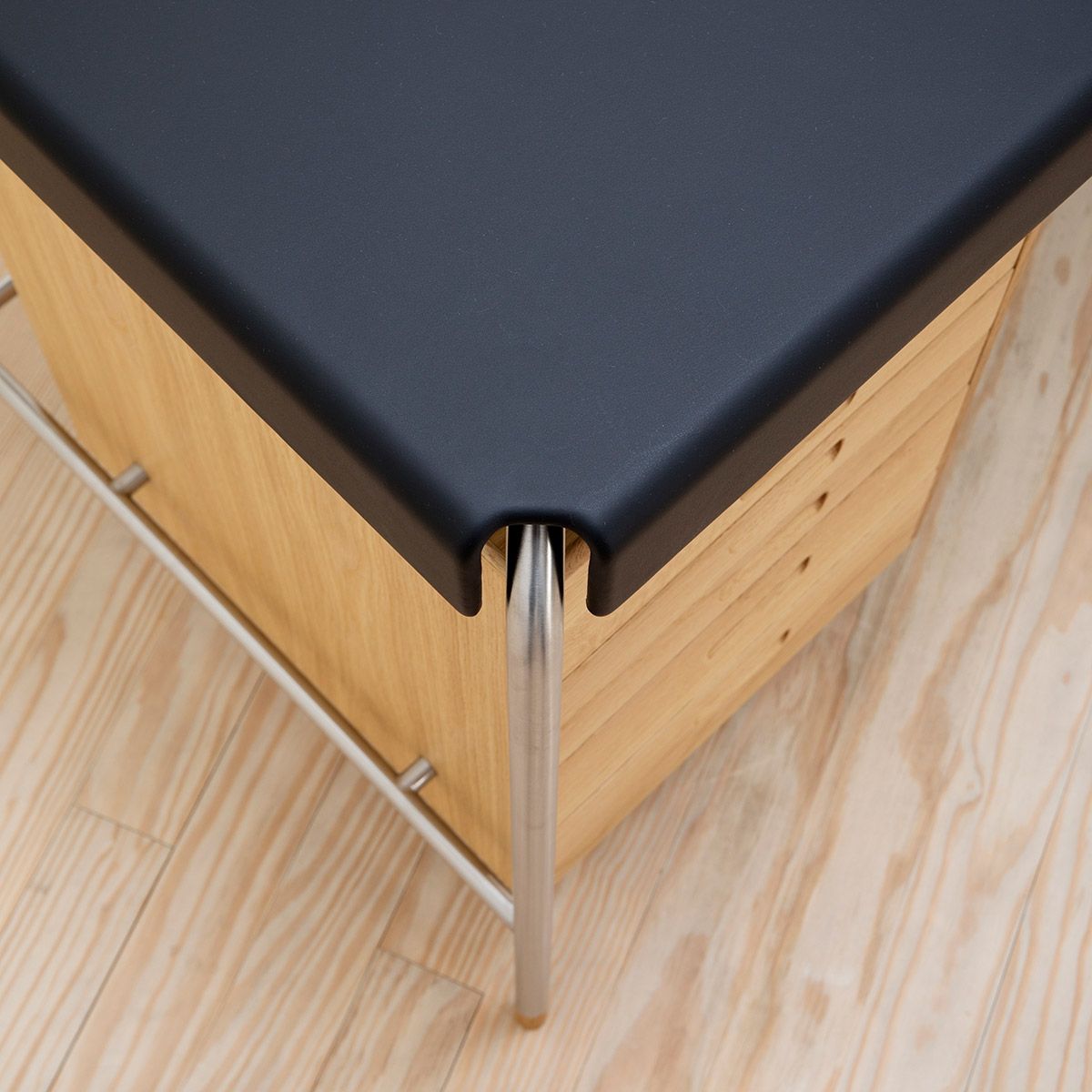 Escritorio AJ52 Society Table Negro - Carl Hansen