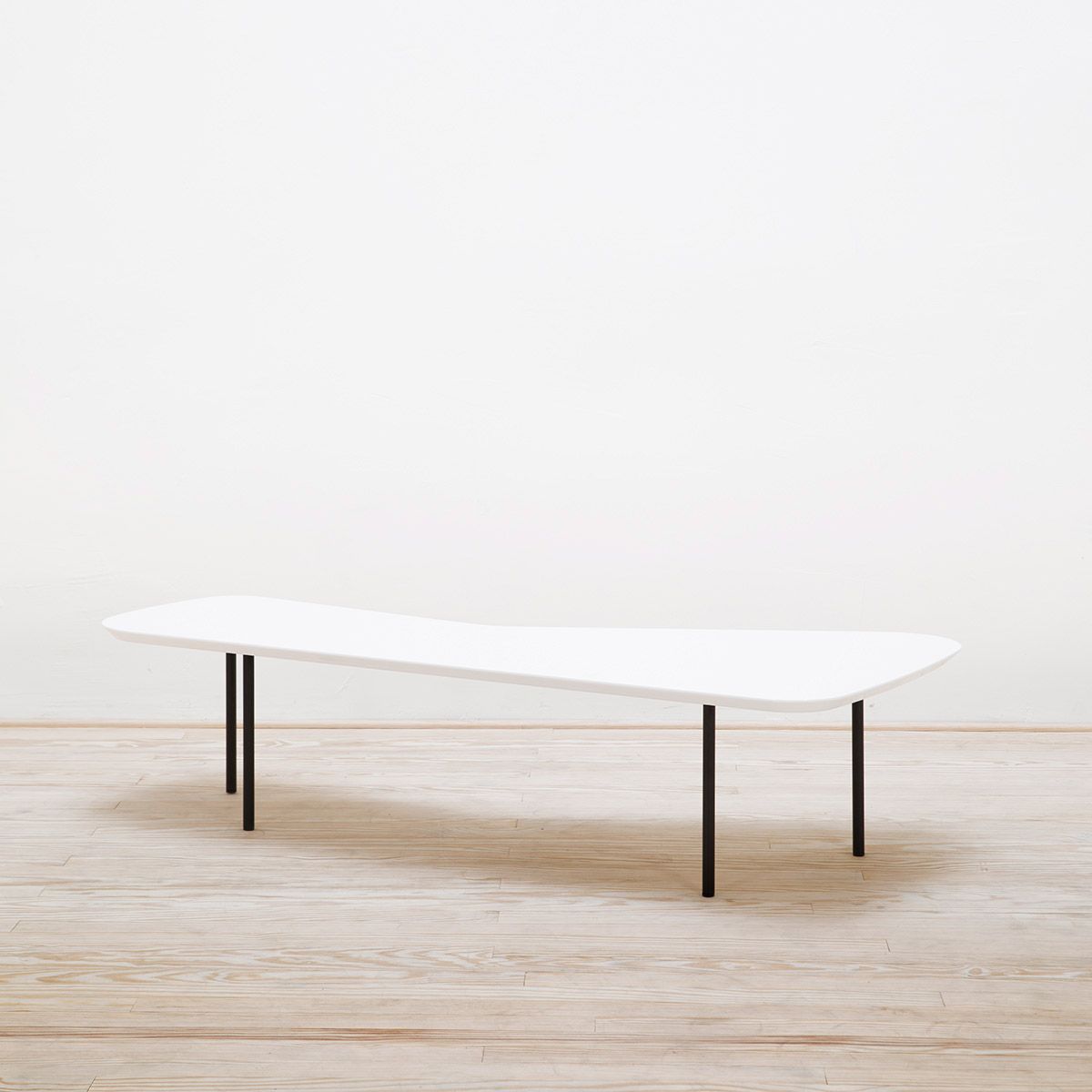 Mesa Coffee Table Girard Lacado blanco - Knoll