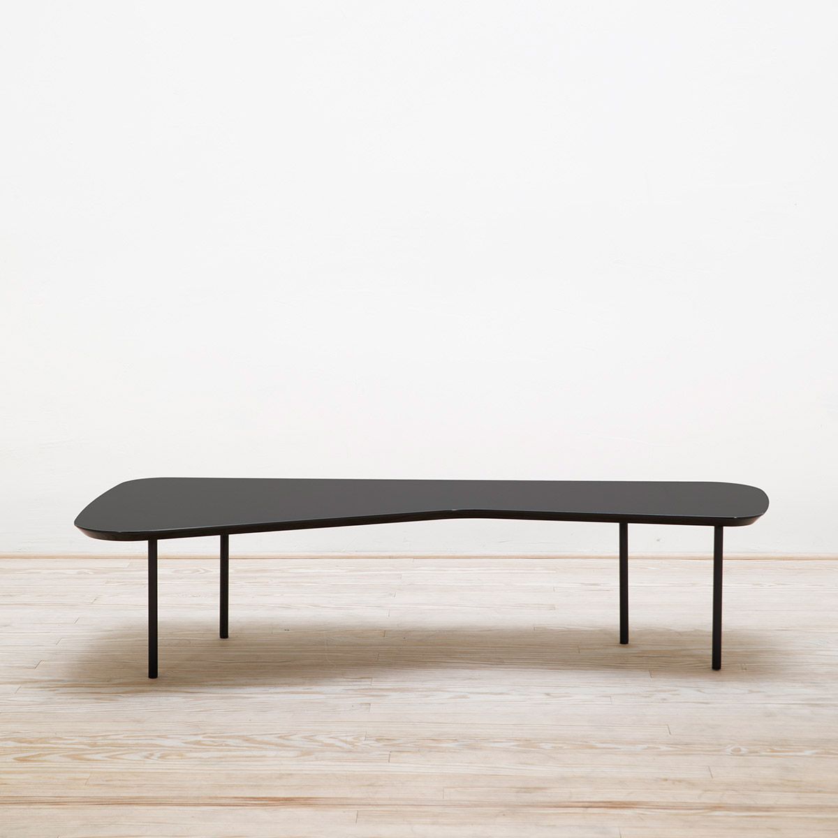 Mesa Coffee Table Girard Lacado negro - Knoll