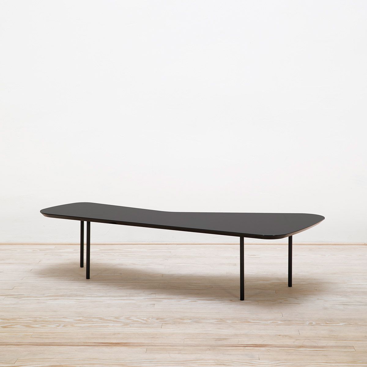 Mesa Coffee Table Girard Lacado negro - Knoll