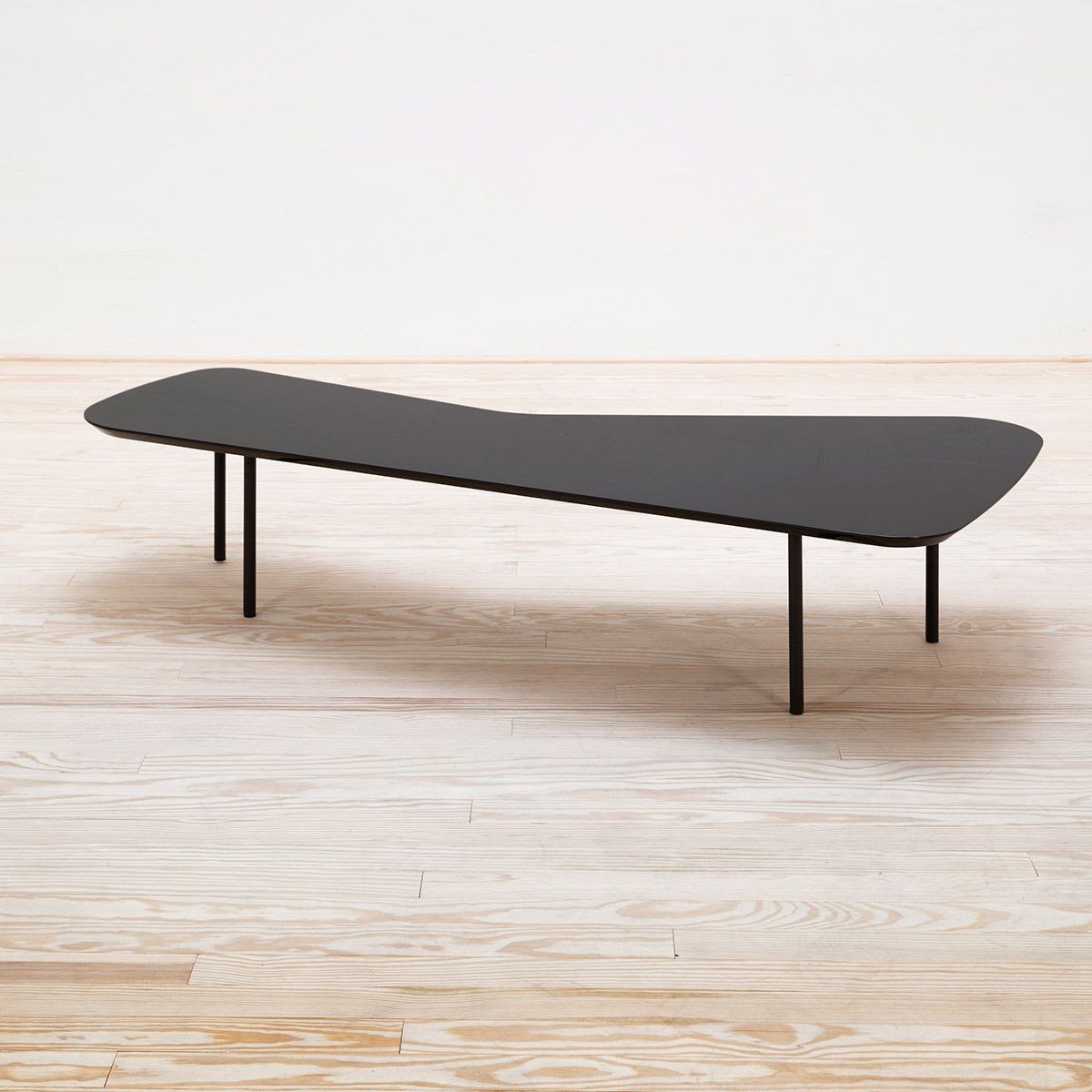 Mesa Coffee Table Girard Lacado negro - Knoll
