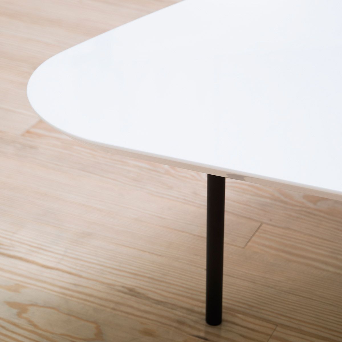 Mesa Coffee Table Girard Lacado blanco - Knoll