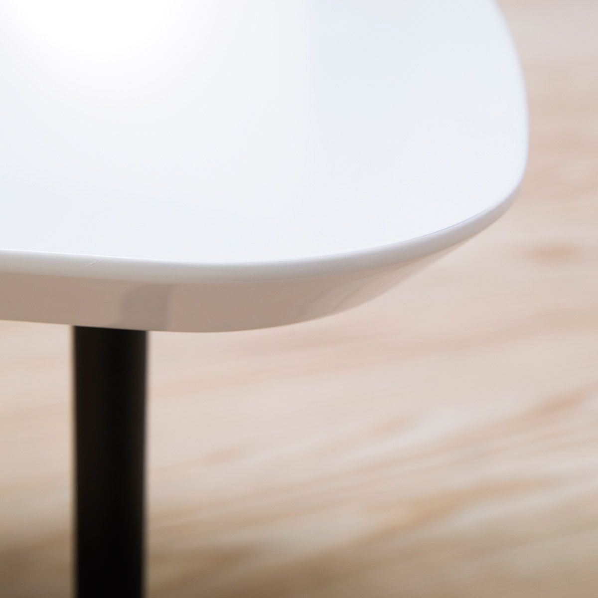 Mesa Coffee Table Girard Lacado blanco - Knoll