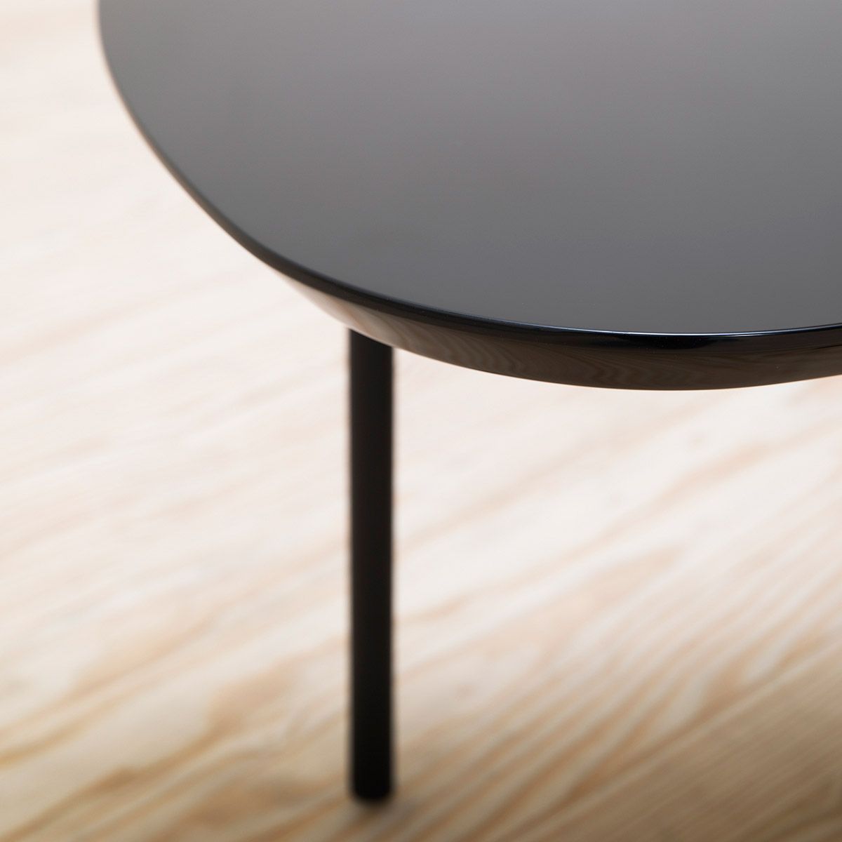 Mesa Coffee Table Girard Lacado negro - Knoll